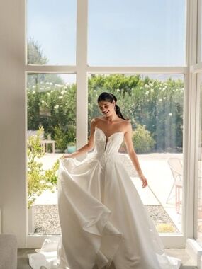 Stella York 8246 White Strapless Bridal Gown BNWOT SIZE 12 **STILL IN STORES**